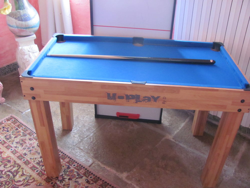 Meuble avec divers jeux Jeux / jouets
