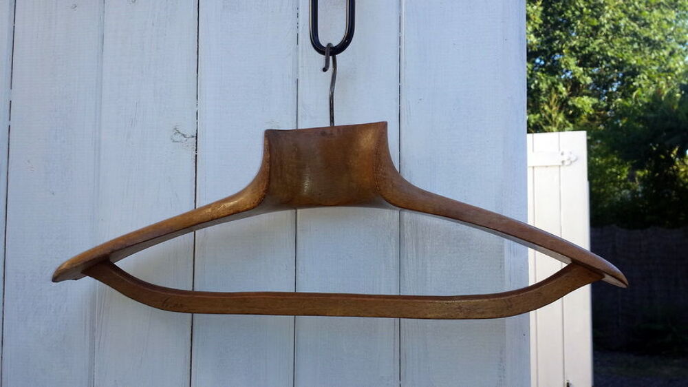 Cintre porte manteau vintage en bois avec col Décoration