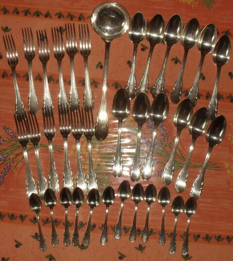 M�nag�re 37 pi�ces en m�tal argent� 84 g 170 Montreuil (93)