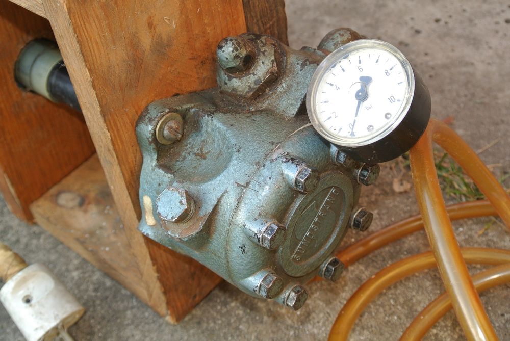 Moteur monophas&eacute; SEGAL + pompe SUNDSTRAND Bricolage