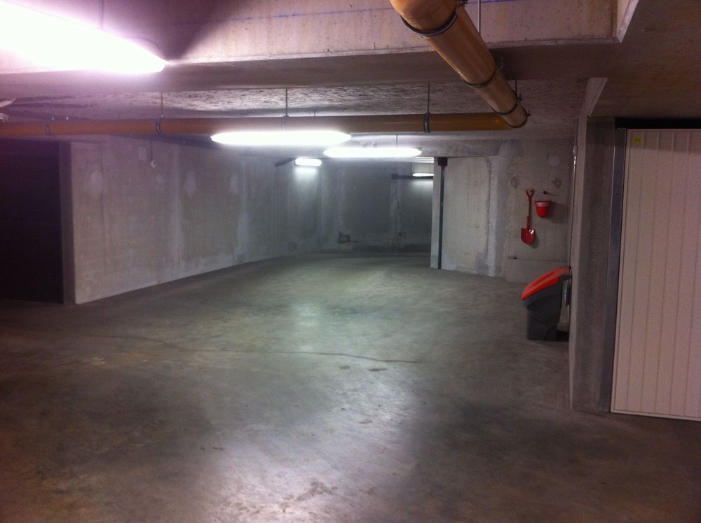 Location Parking/Garage Garage 19 m2 en sous sol au 71 avenue jean jaures st priest Saint-priest
