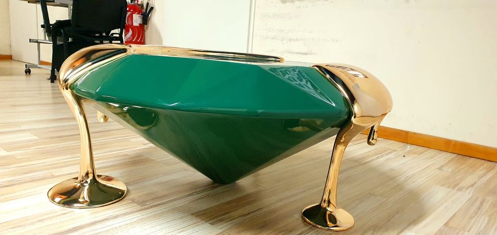 Table basse taill&eacute;e en diamant Meubles