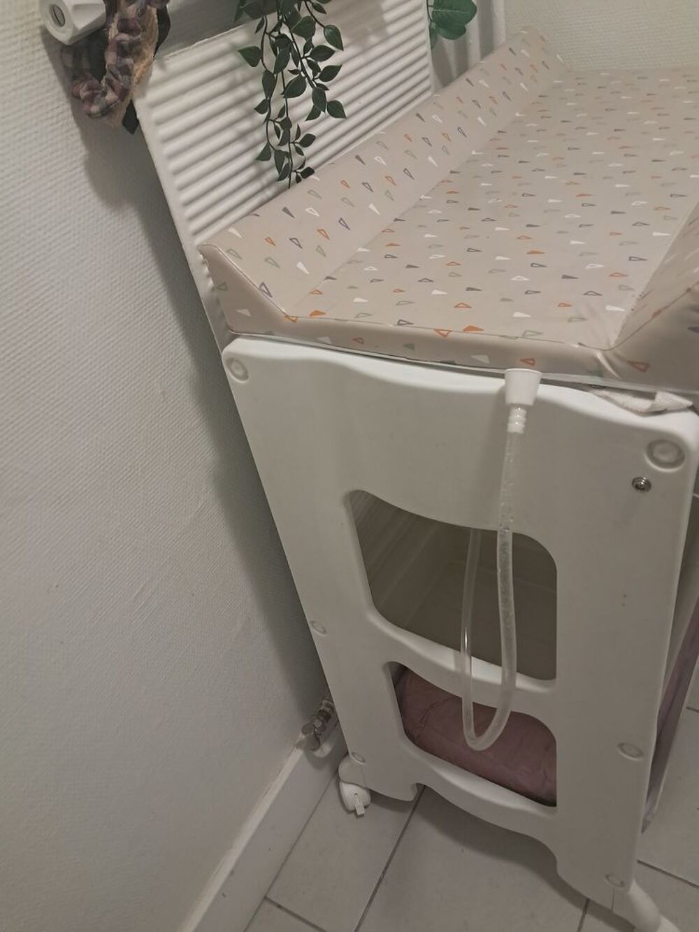 Bonjour 
Table &agrave; langer et safety 2 en 1..C'est encore nouve Mobilier enfants