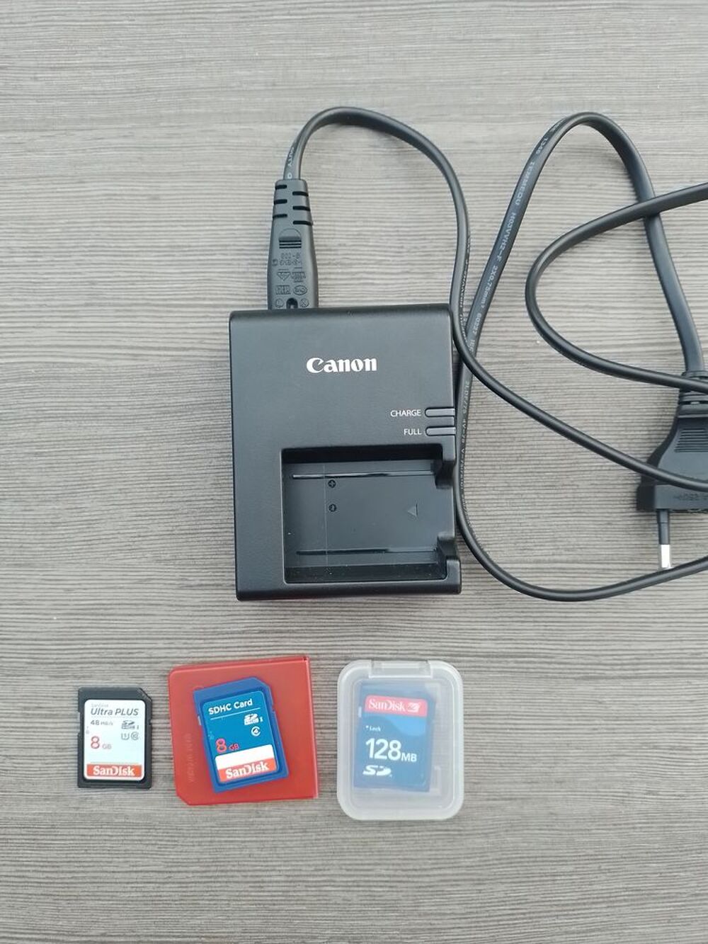 CANON EOS 1200D + EFS 18-200 mm
Photos/Video/TV