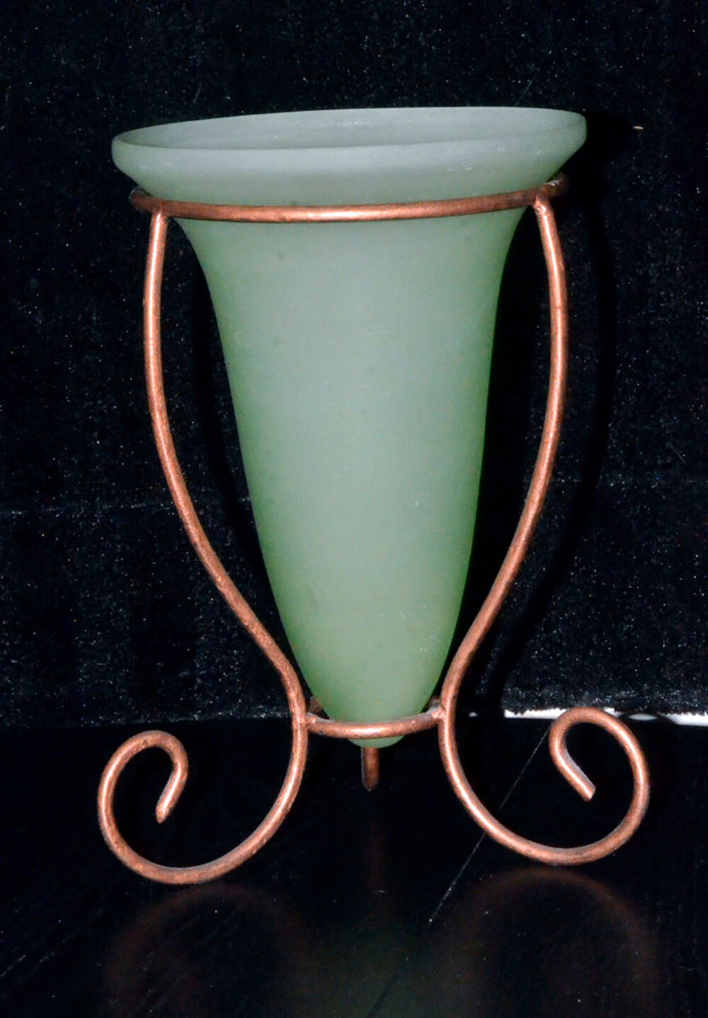 Vase conique sur pied Décoration