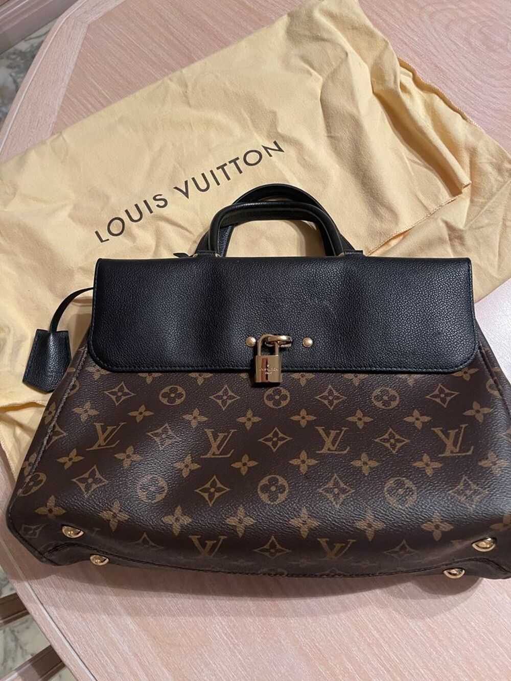 sac V&eacute;nus Louis Vuitton Maroquinerie