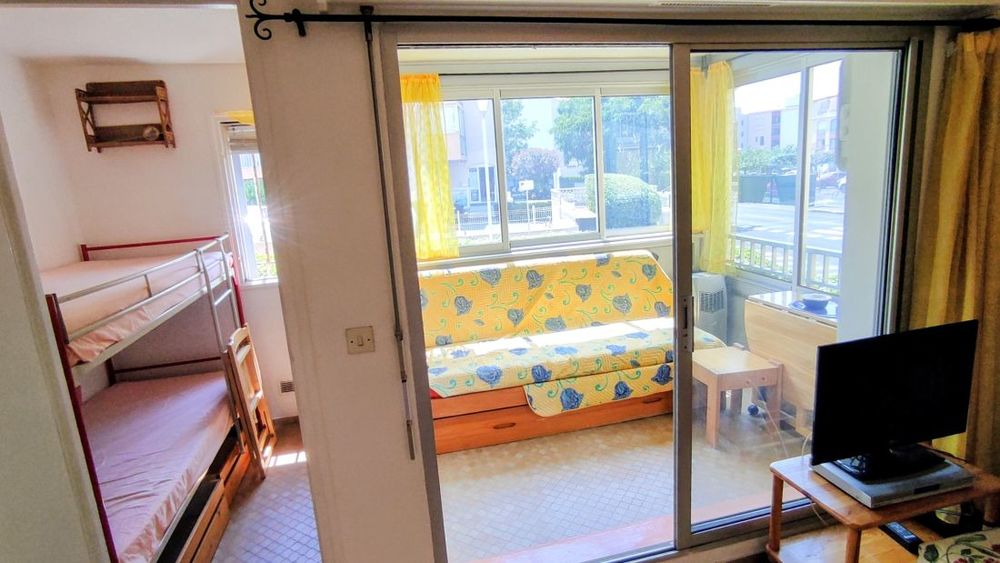 Vente Appartement LE CAP D'AGDE Appartement situé au rez de chaussée d'un petite résidence située à 150m de la plagette (plage de l'AVANT PORT ) + Plage de la Grand Conque 200m à pied. Le cap d agde
