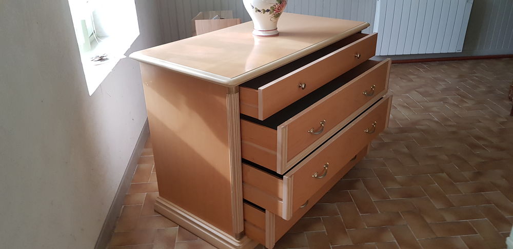 Commode laqu&eacute;e couleur p&ecirc;che Meubles