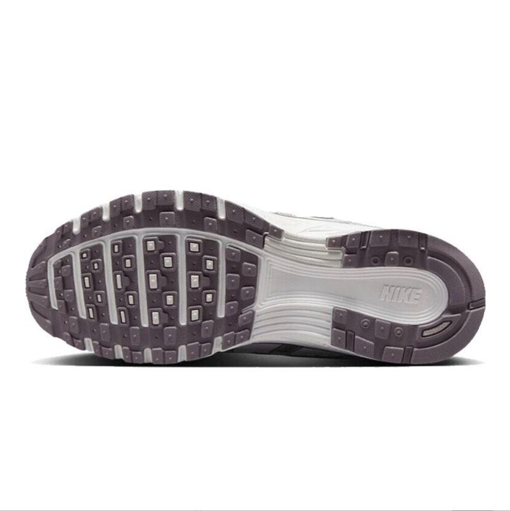 Nike P6000 platinium violet taille 43 Chaussures