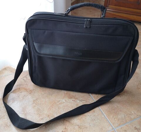 Sac pour ordinateur
Marque Trust, couleur noire
8 Narbonne (11)