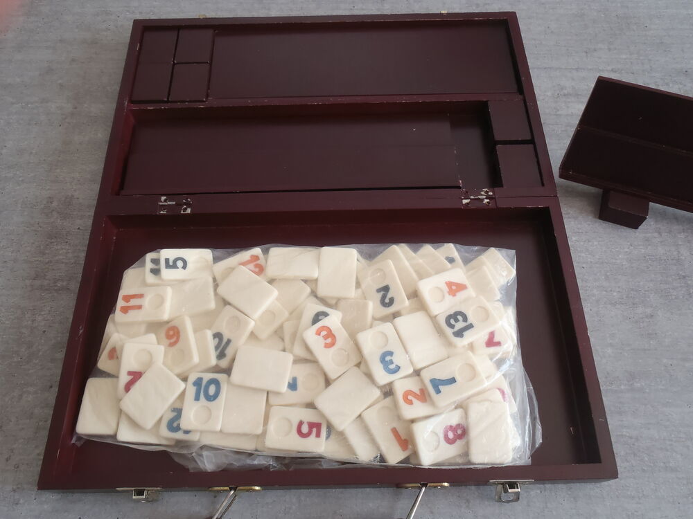 Rummikub chiffres en valisette bois. Jeux / jouets