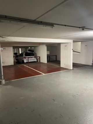  Parking / Garage  louer 11 m Paris