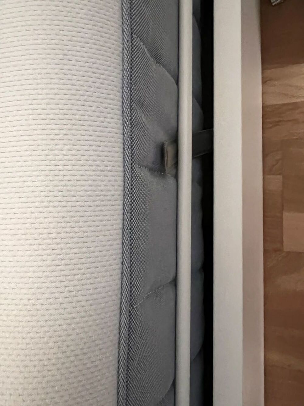 Matelas 140x200 &agrave; ressorts ensach&eacute;s tr&egrave;s bon &eacute;tat liquidatio Meubles