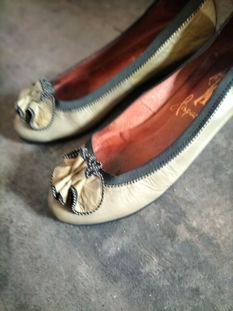Ballerine Kaki cuir hispanistas pointure 39 excellent �tat 24 Cachan (94)
