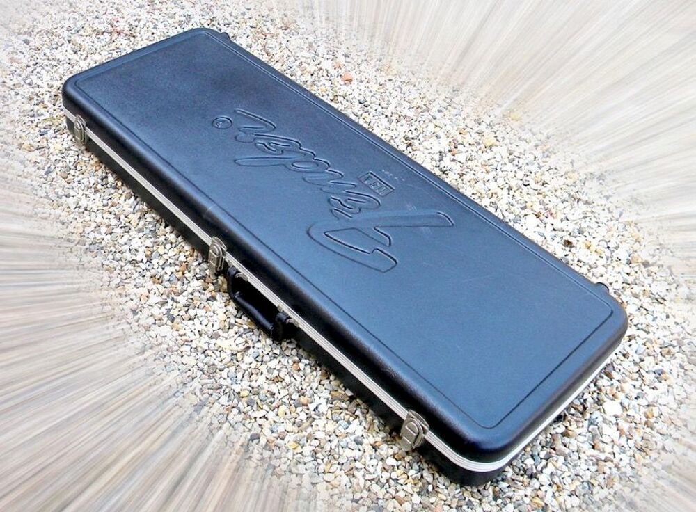 Etui Fender Flight Case Strat Plus 1990 Coque Moul&eacute;e Instruments de musique