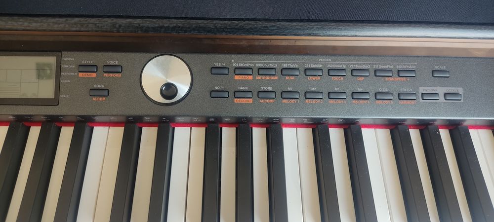 Thomann DP-95 B, 88 touches, 3 p&eacute;dales avec si&egrave;ge et casque Instruments de musique