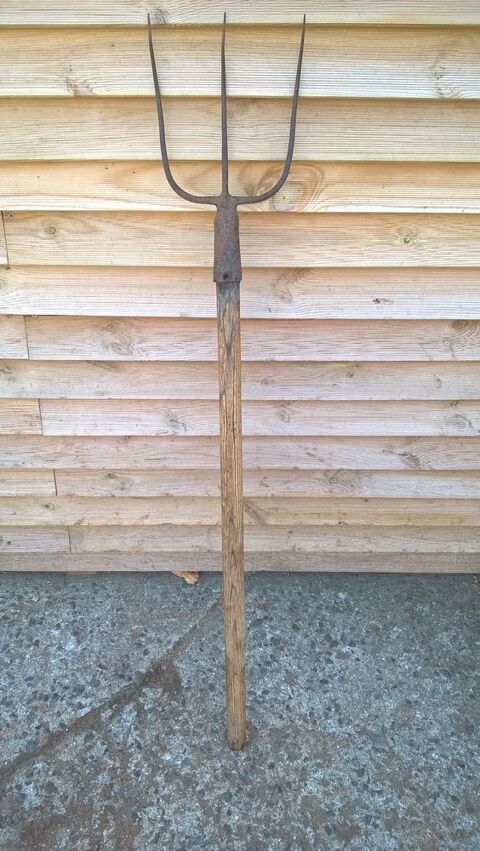 Ancienne fourche � foin. 15 Flers-en-Escrebieux (59)