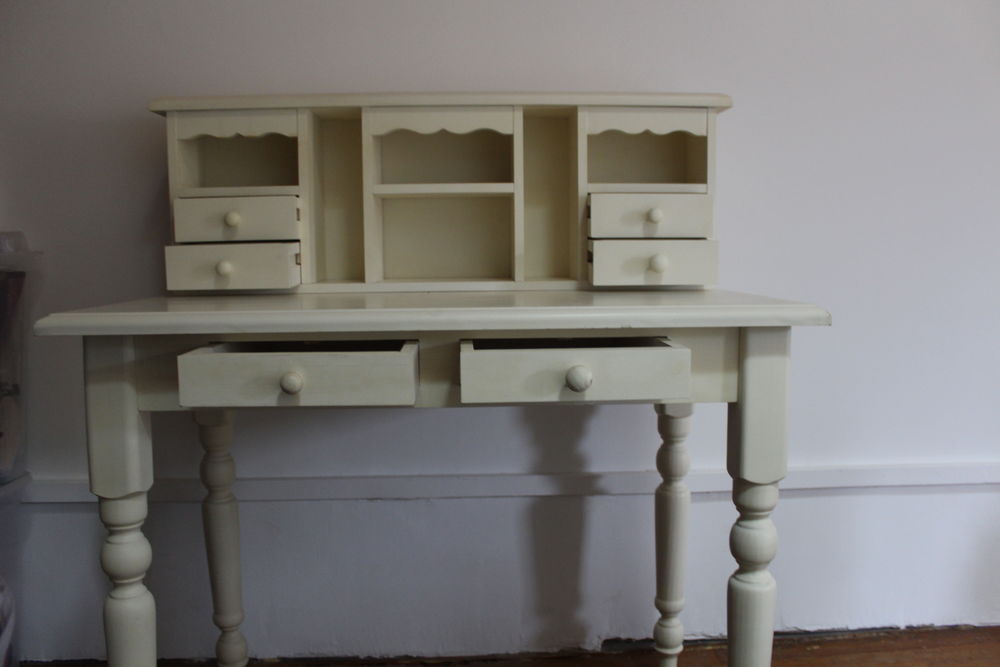 Bureau romantique avec tiroirs et sur meuble Meubles