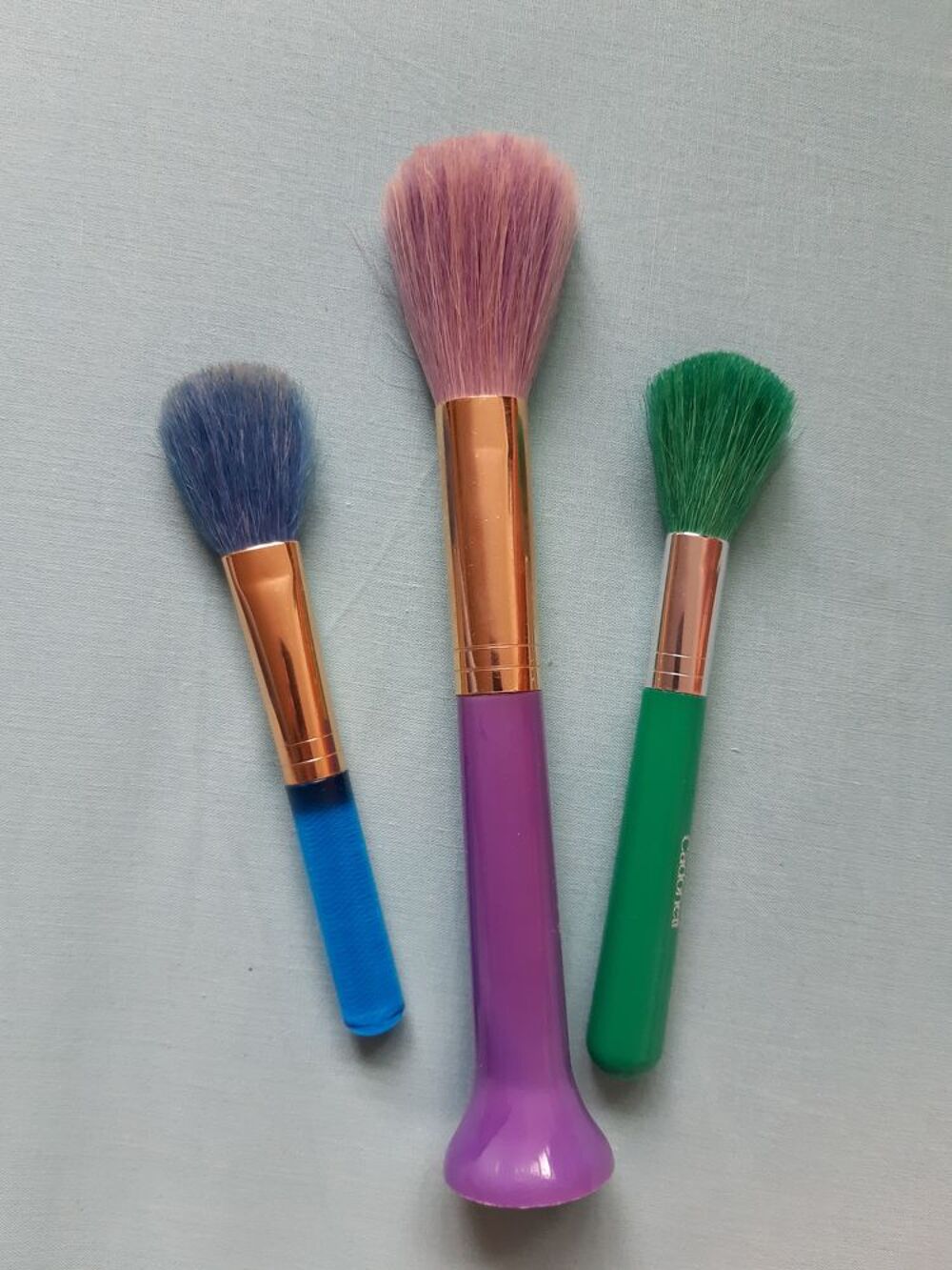 Lot de 3 pinceaux &agrave; maquillage poudre et blush Puériculture