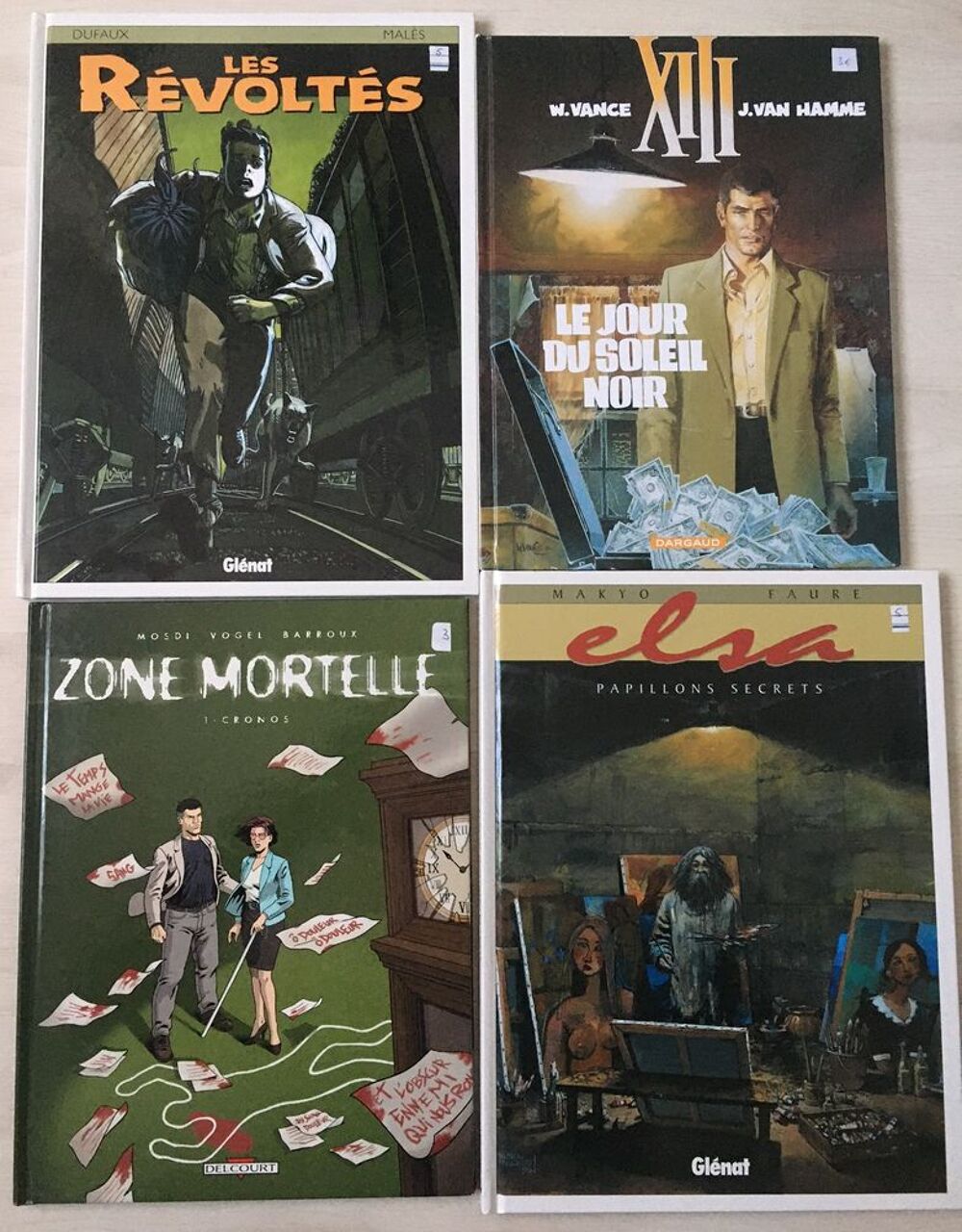 Lot 4 BD diff&eacute;rentes Livres et BD