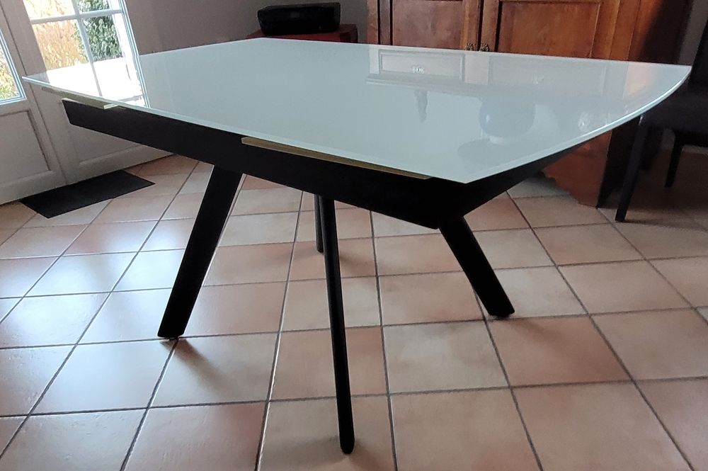 Table et 6 chaises Meubles