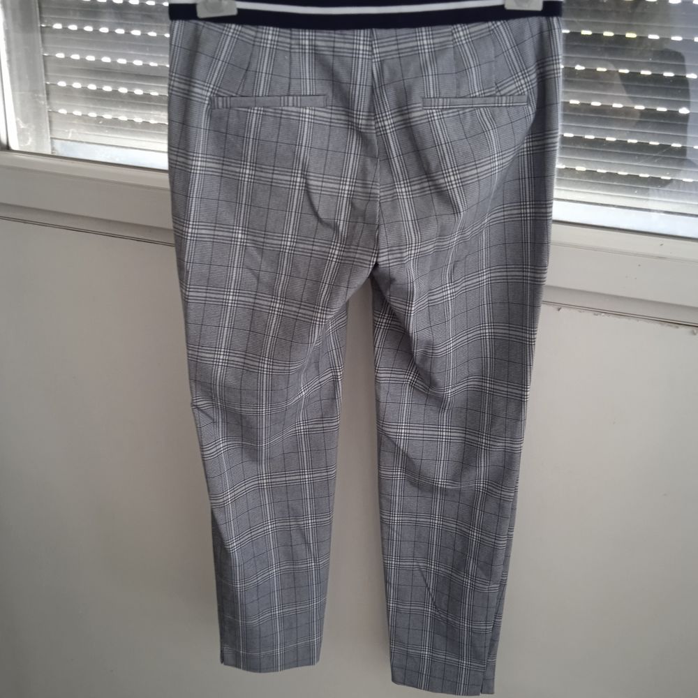 
Pantalon &agrave; carreaux gris fermeture agrafe et bouton Taille Vêtements