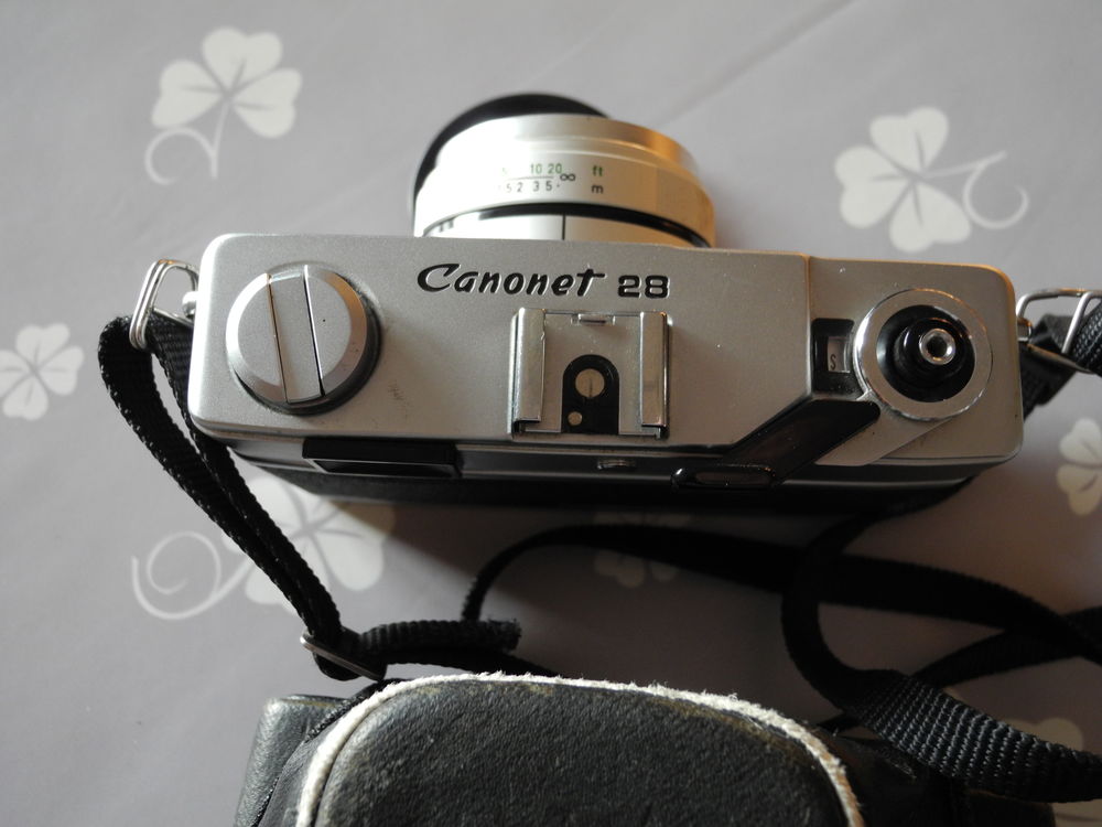 Appareil photo argentique CANON Canonet 28, t&eacute;l&eacute;m&eacute;trique. Photos/Video/TV