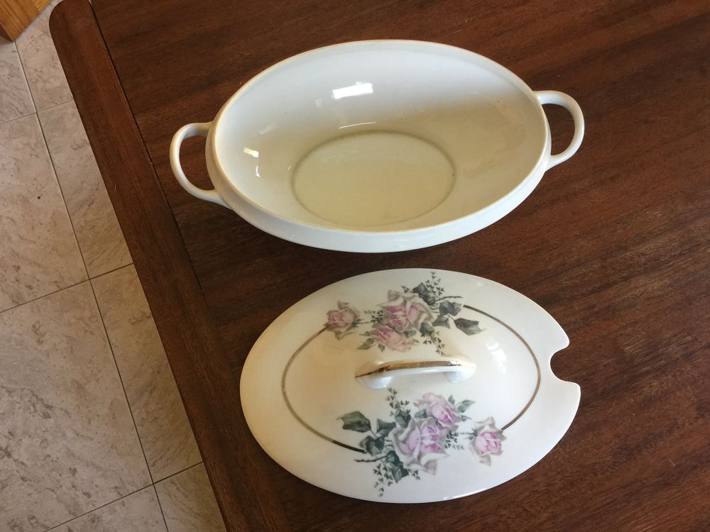 Soupi&egrave;re Porcelaine de Limoges" Rousseau " Décoration