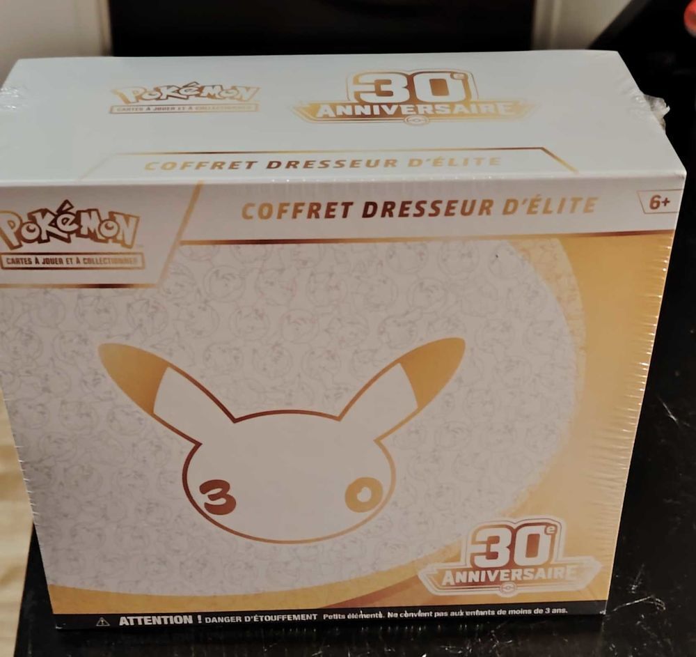 coffret Pok&eacute;mon dresseur d'&eacute;lite 