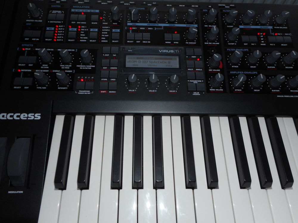 VIRUS-TI ACCESS KEYBOARD EN PARFAIT ETAT, HOUSSE TRANSPORT Instruments de musique