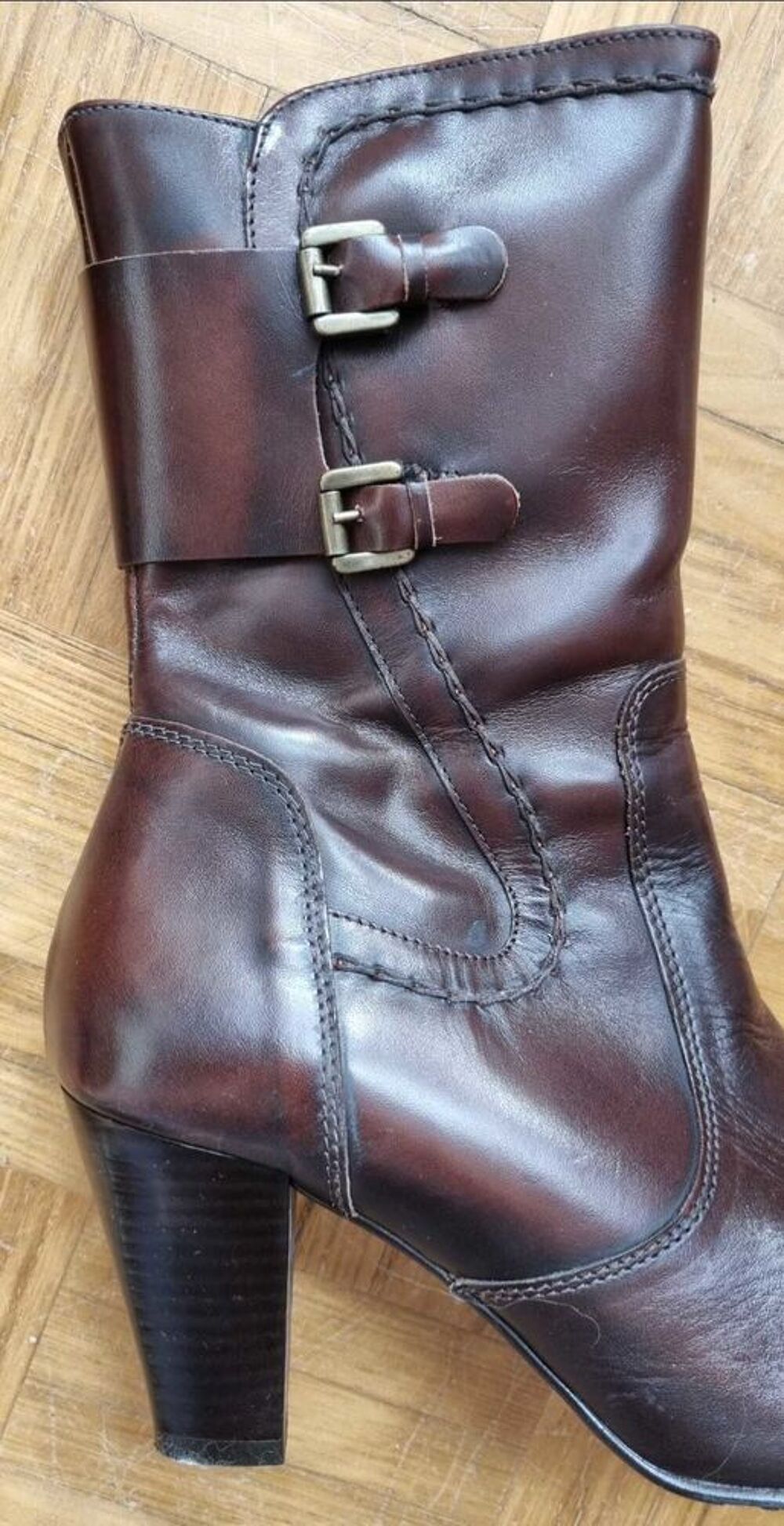 Tr&egrave;s jolies bottines cuir P39 TBE Chaussures