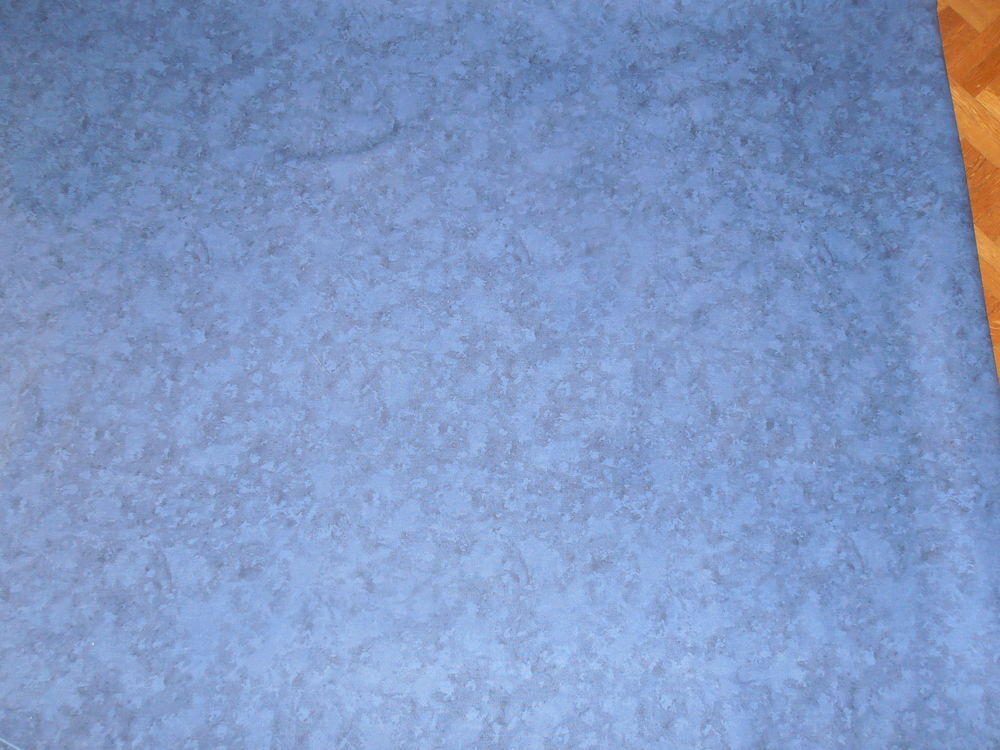 Nappe bleue (84) Décoration
