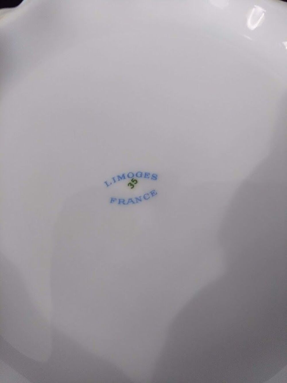 Superbe soupi&egrave;re en porcelaine de Limoges. Cuisine