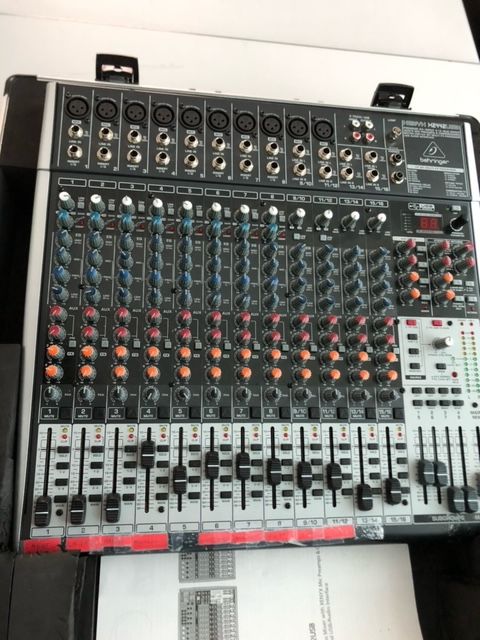 TRABLE DE MIXABE BEHRINGER  x 2442 usb 195 Briey (54)
