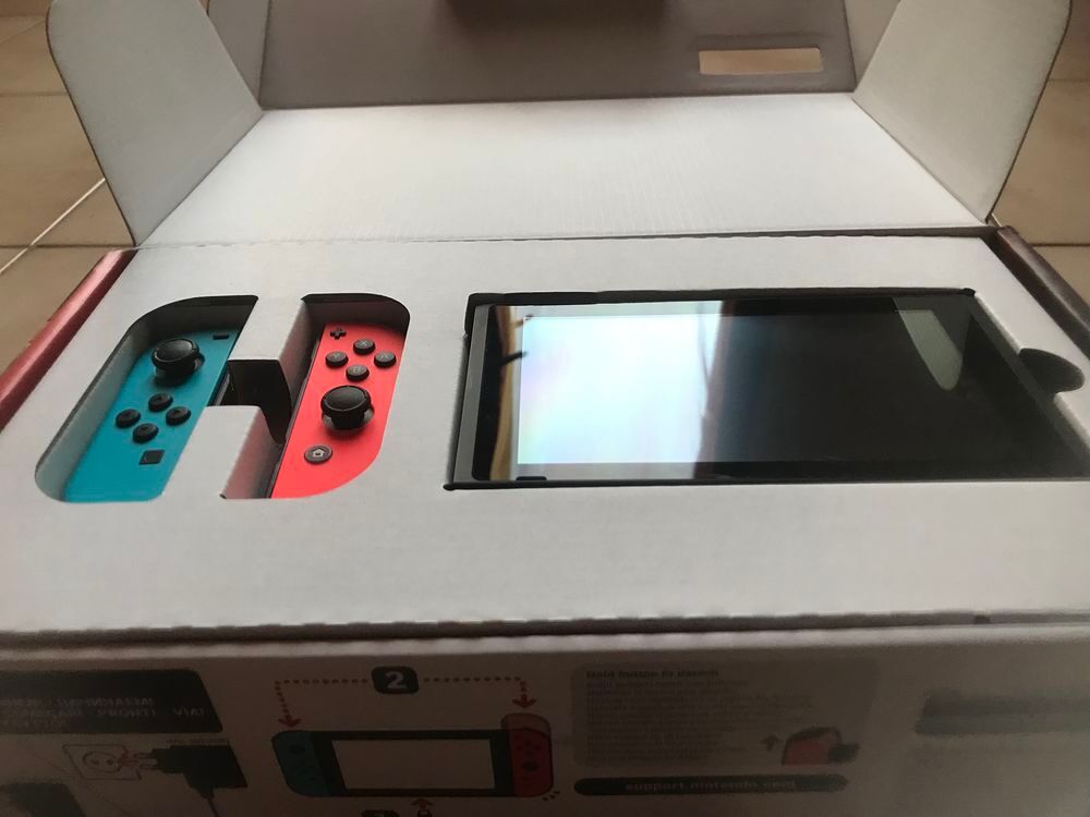 switch v2 avec sa puce int&eacute;gr&eacute; Consoles et jeux vidéos