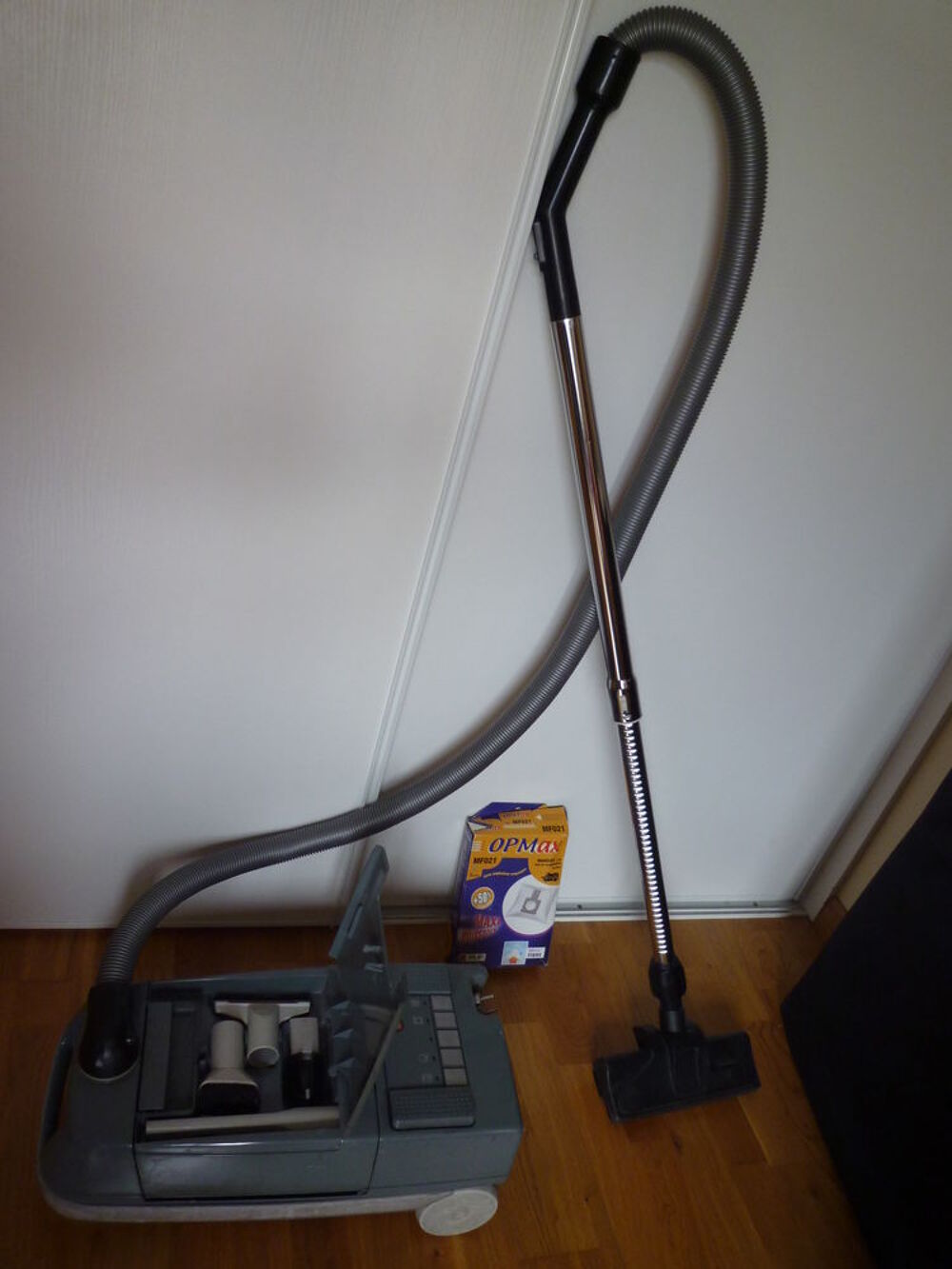 Aspirateur krups et 2 sacs universels Electroménager