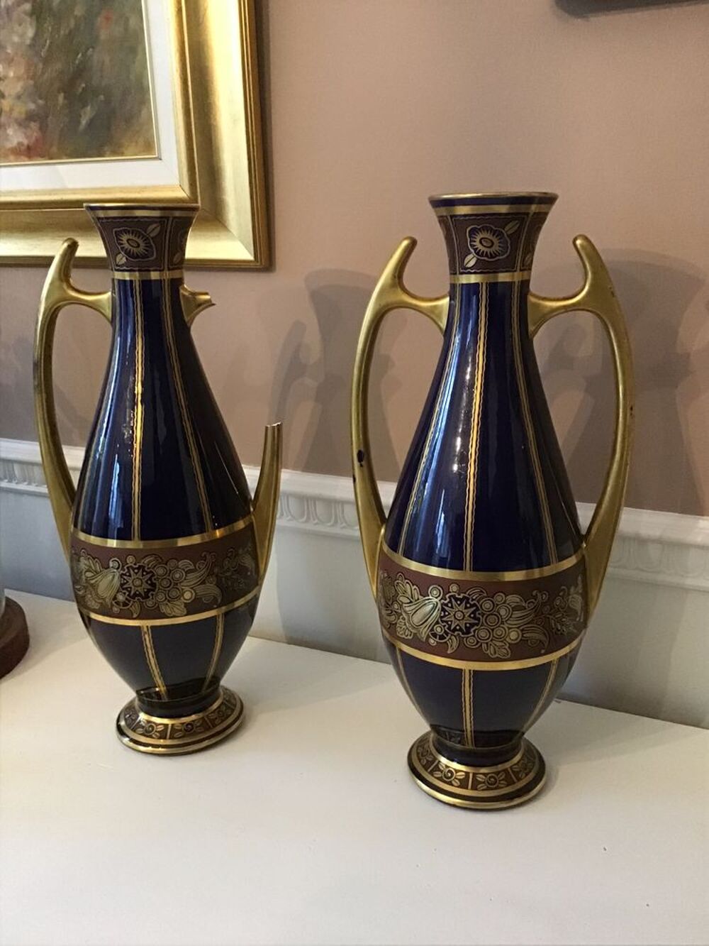 Paire de vases sign&eacute;s Meubles