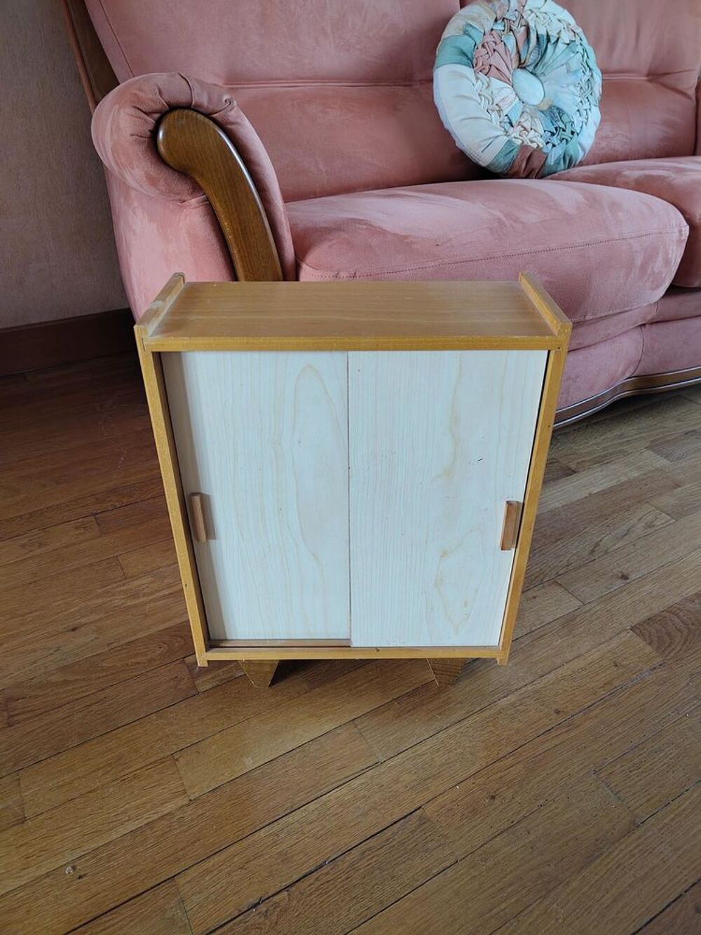meuble &agrave; poup&eacute;es Décoration