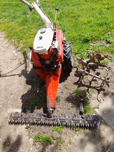 Motoculteur avec faucheuse Kubota T 410 350 Saint-Mamet-la-Salvetat (15)