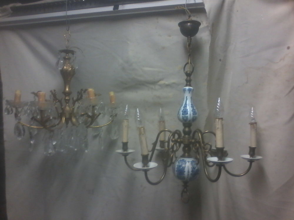 LUSTRES EN BRONZE ET PORCELAINE. Décoration