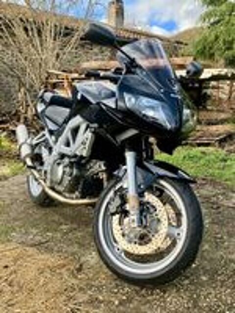 SUZUKI 2004 occasion 16420 Brigueuil