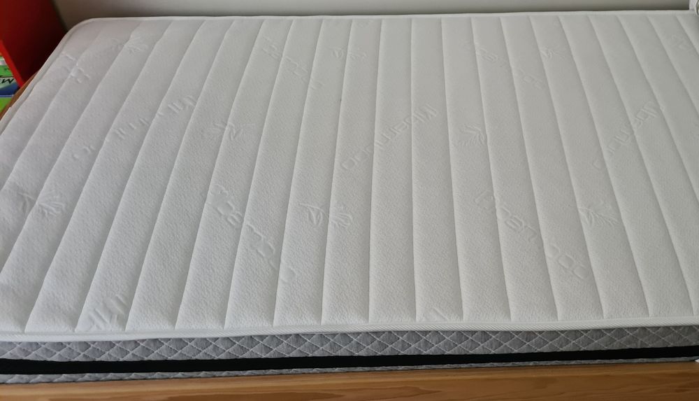 Comme neuf : Lit ado gigogne 90&times;200 + 2 matelas dont 1 latex Meubles