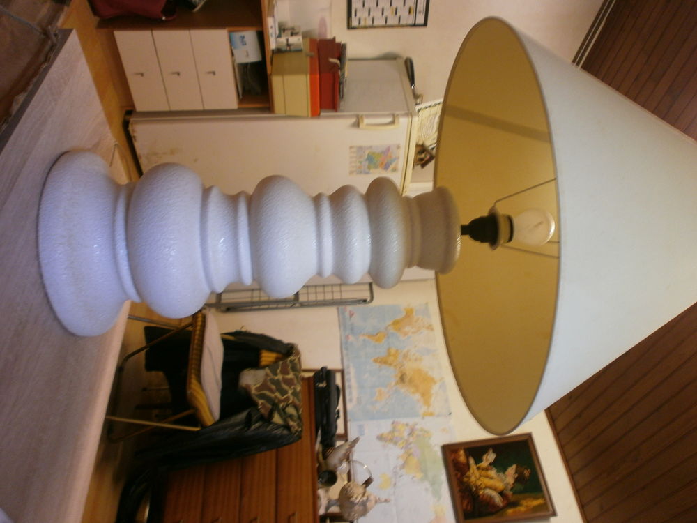 LAMPE SUR PIEDS TBE HAUTEURE TOTAL 0.82 M Décoration