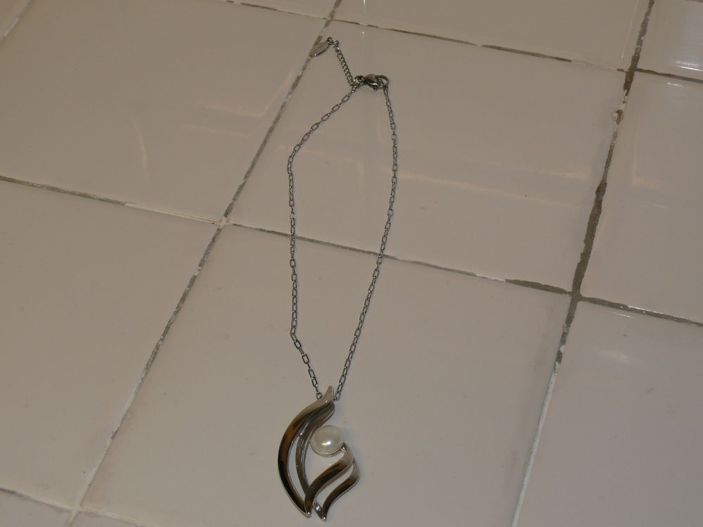 Pendentif + cha&icirc;ne "BELLE MISS" Bijoux et montres