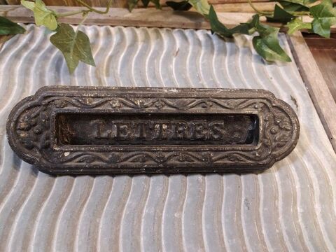Ancienne Boite aux Lettres de Porte en Fonte Camion Frères. 35 Loches (37)