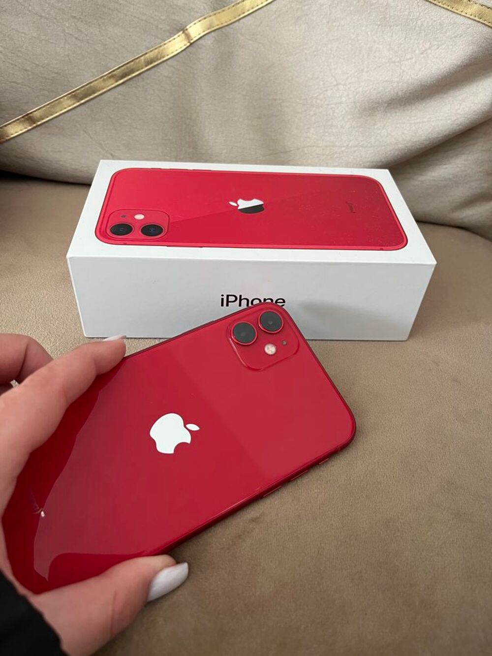 ! iPhone 11 red 128GB Téléphones et tablettes