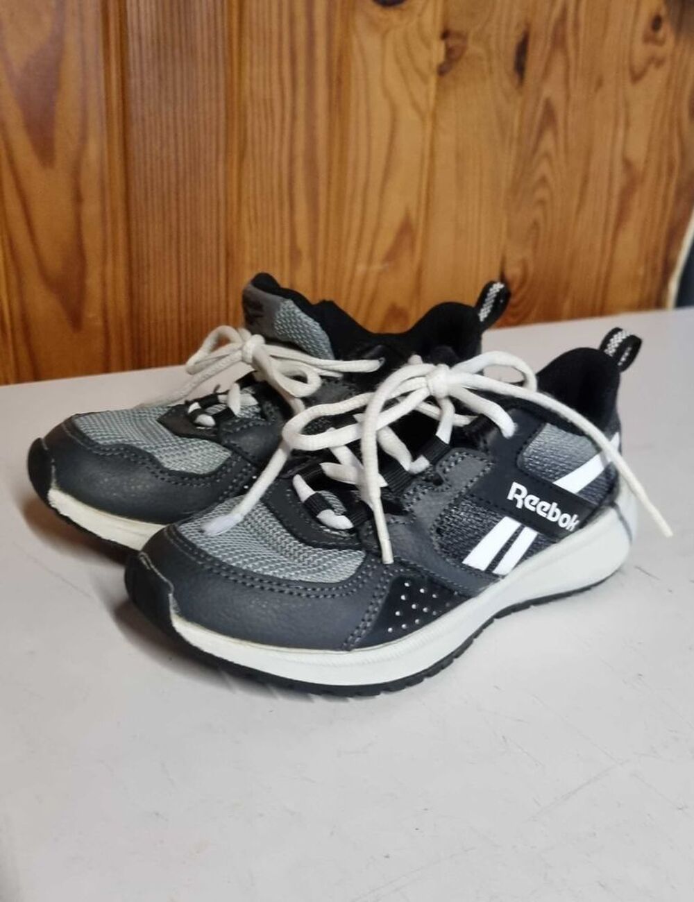 Basket Reebok road supr&ecirc;me 2.0 gris et noir taille 27.5 Chaussures