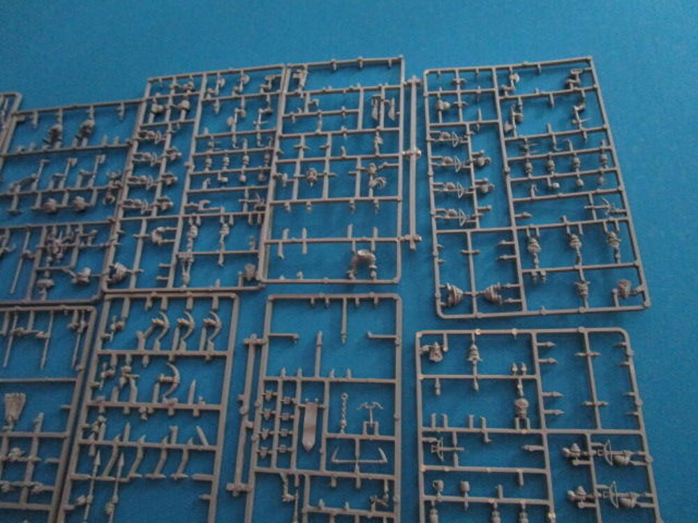 FIGURINE JEU DE ROLE"GAMES WORKSHOP" LOT JR22G 