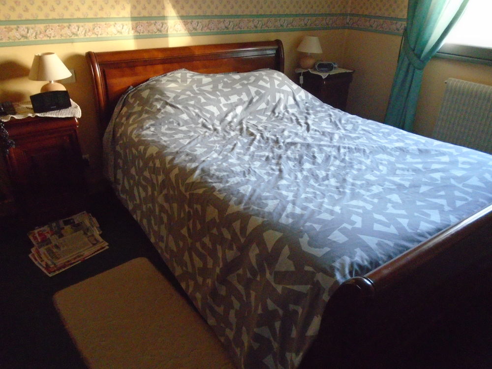 lit merisier+ 2 chevets Meubles