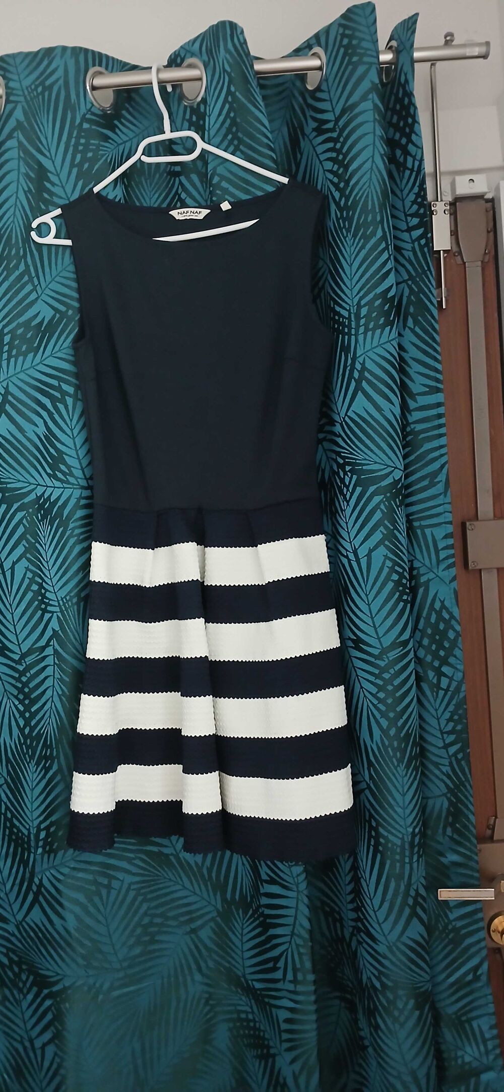 une jolie robe de la marque nanaf taille m Vtements